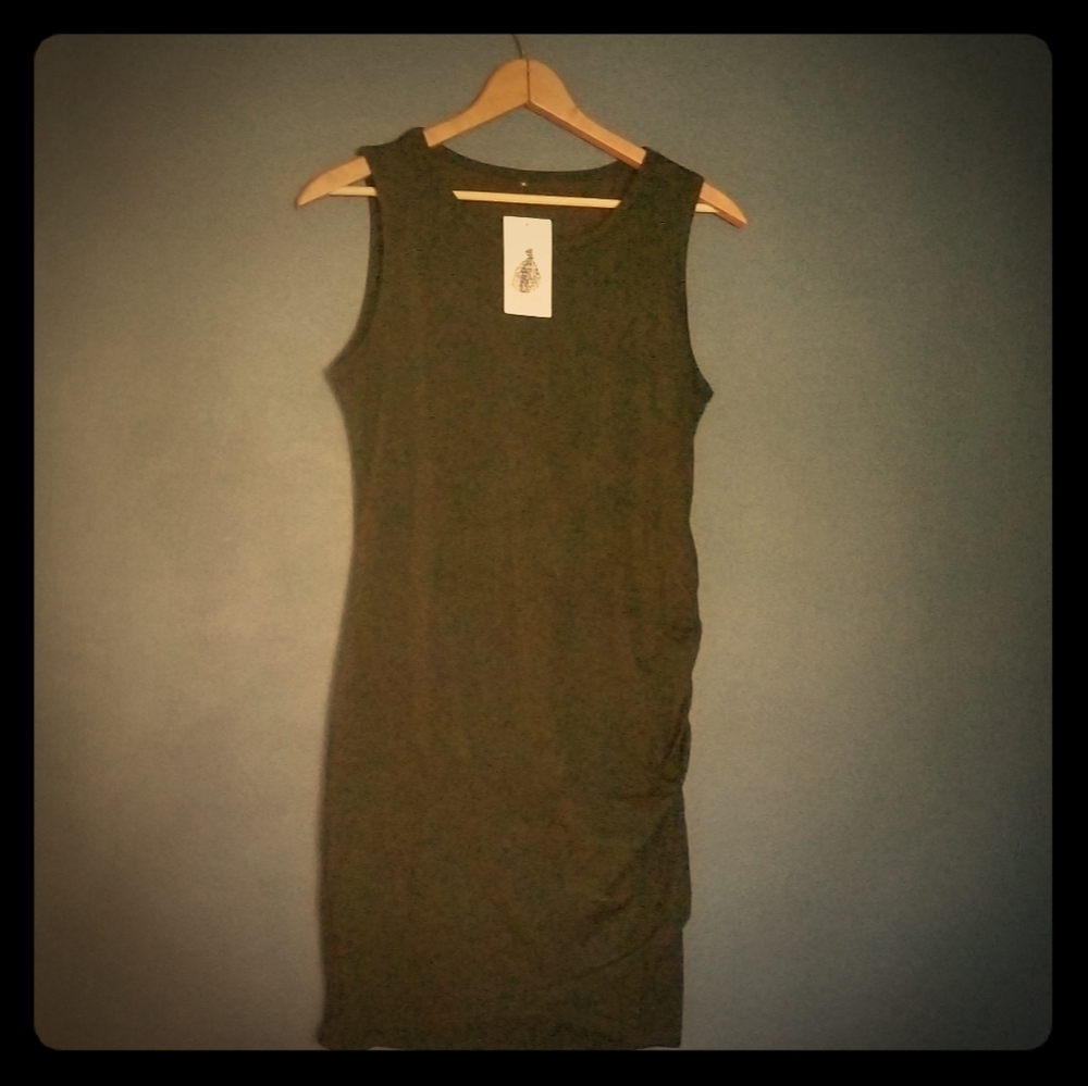Black sleeveless dress